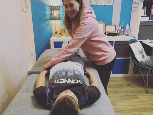 A calming kinesiology session in practice