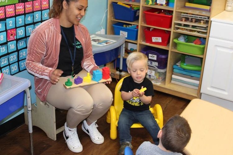 Children in our toddler classroom learn about shapes and colors. Rutherford, NJ daycare. 