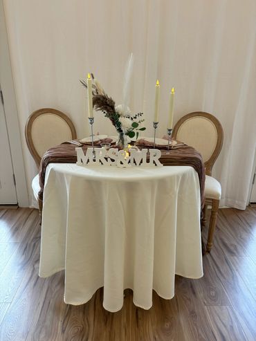Sweetheart dining table at Greenwood SC wedding venues