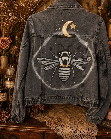 Queen Bee
Black denim jacket
Size S/M
$55