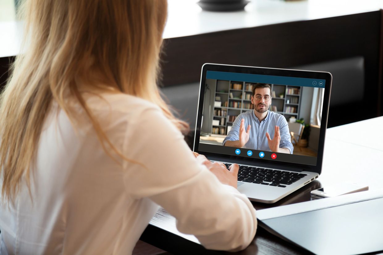 Female Mastery AI Adaptability course student connecting in the Influence by design online community.