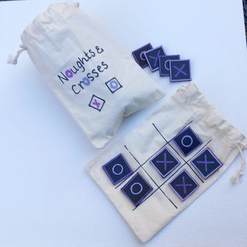 Hovertravel hovergreen souvenir Noughts & Crosses in a bag