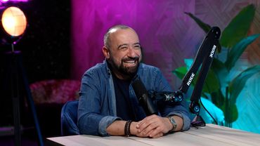 Podcaster in Dubai Podcast Studio on a nice setup