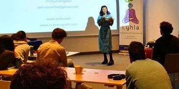 Presentación de realidad virtual y psicología por Nubia Nigrelli en Polo Digital, Málaga