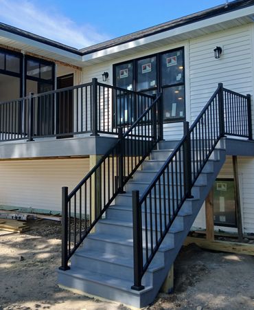 Composite decking with black aluminum railing by Thomm & Murf, deck builders in Madison, WI.