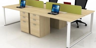 office workstations in Noida with rectangular shape table top and green color screens