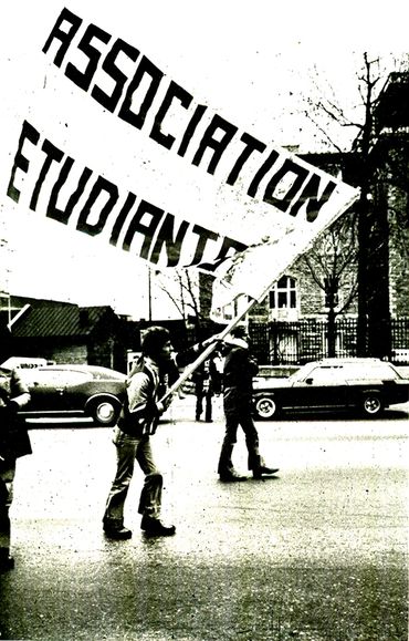 Photo d'une manifestation datant possiblement de notre grève générale illimitée d'octobre 1968