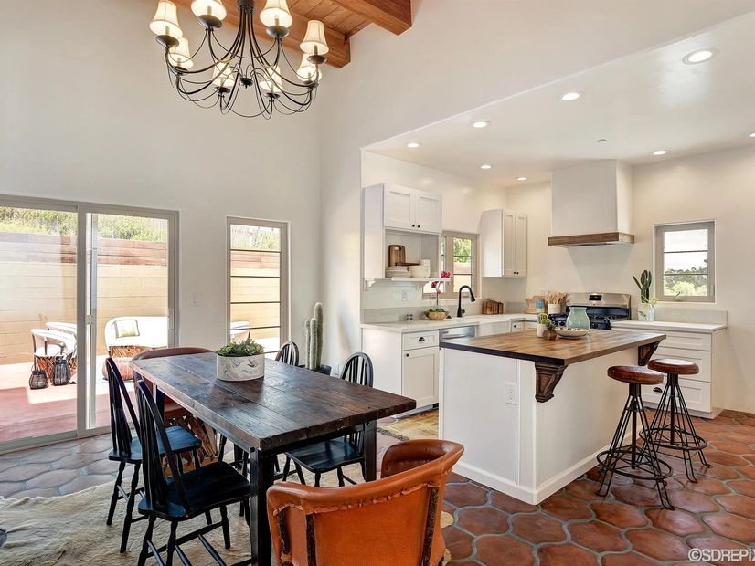 Saltillo in the Cantaro Style