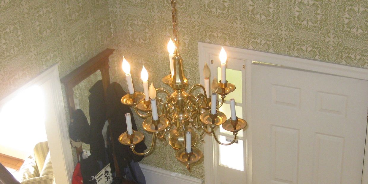 Photograph of the foyer Bill used in the MLS rental listing.