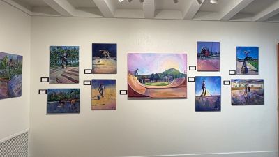 Wall with many paintings hung up