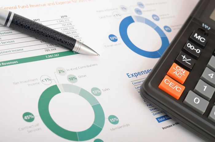 stylo et calculatrice