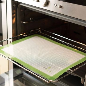 Using baking trays and liners