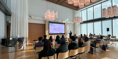 於漫長的等候期間,AIMigrationGroup會定期安排客戶參加了解「到步後」的講座,如保險、住屋、州份最近消息等。