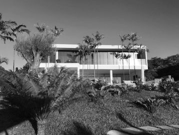 Casa com belo paisagismo