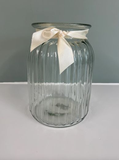 Glass Ribbed vase for hire
#christchurchflorist #christchurchweddingflorist #weddingflowers
