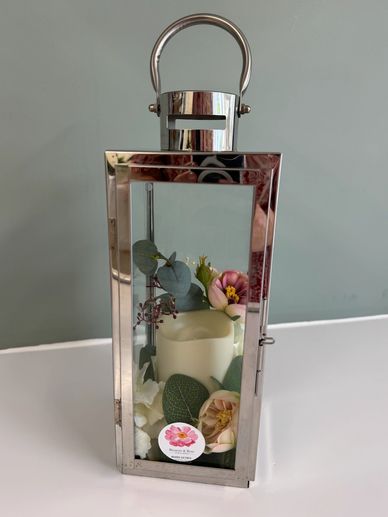 Chrome lantern for hire
#christchurchflorist #christchurchweddingflorist #weddingflowers