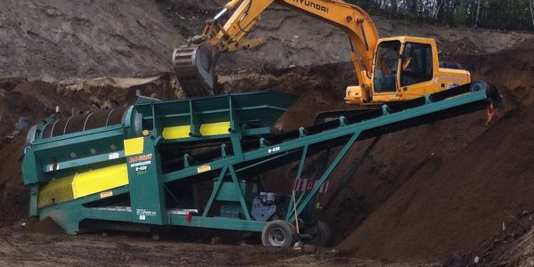 Service de tamisage à votre chantier, un moyen économique et écologique Carl Emond excavation
