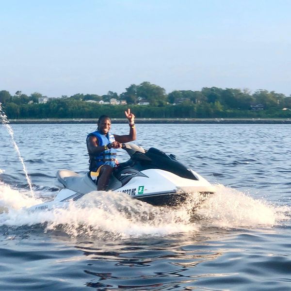 NewJerseyJetSki.com new jersey jet ski places keyport yamaha waverunner waving cruiser boat rental