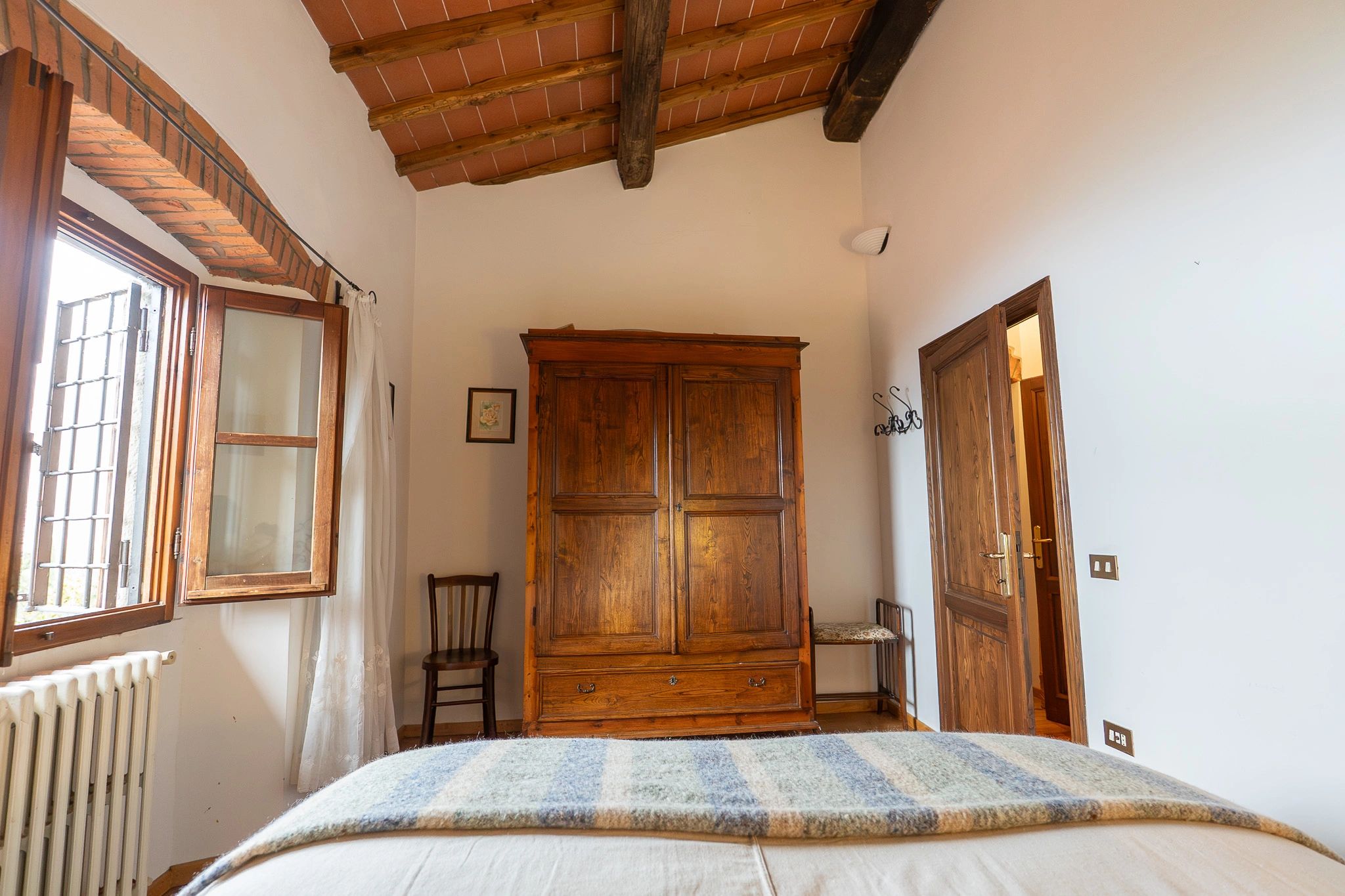 Guest room with shared hall bath view of Arno Valley.