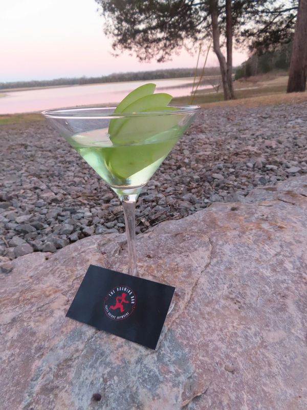 Same as biting into a nice juicy apple but with alcohol... the appletini.🍸