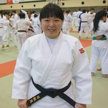 資深教練 MANDY SHEK
中國香港柔道總會  黑帶四段
中國香港柔道總會  A級教練
中國香港柔道總會  A級裁判   
日本講道館  柔道形証書  
幼兒體適能教練