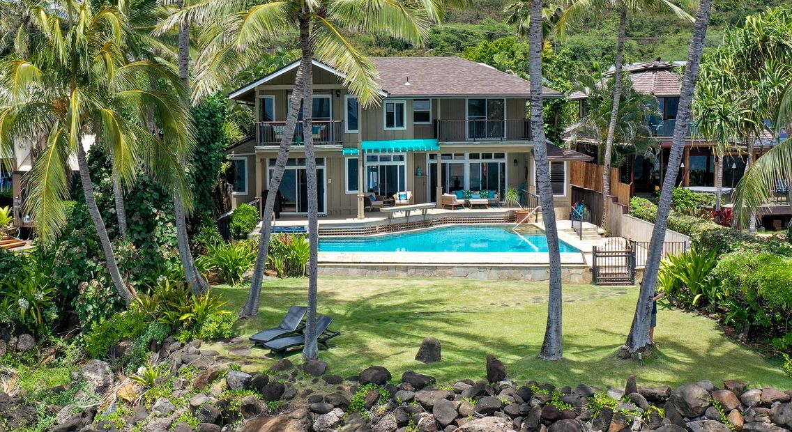 Oceanfront private estate for Beach weddings located in Haleiwa, Hawaii, on the North Shore of Oahu