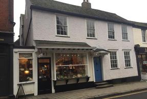 Dorking RH4 1BL
Purchase Price: £ 356,000
Sale Price: £487,000
This was a Grade II Listed building