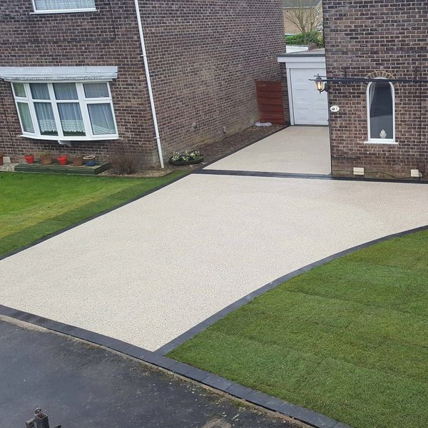 A completed resin driveway Croydon