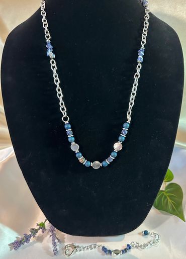 A stylish necklace featuring blue aventurine and sodalite for a chic and sophisticated look.