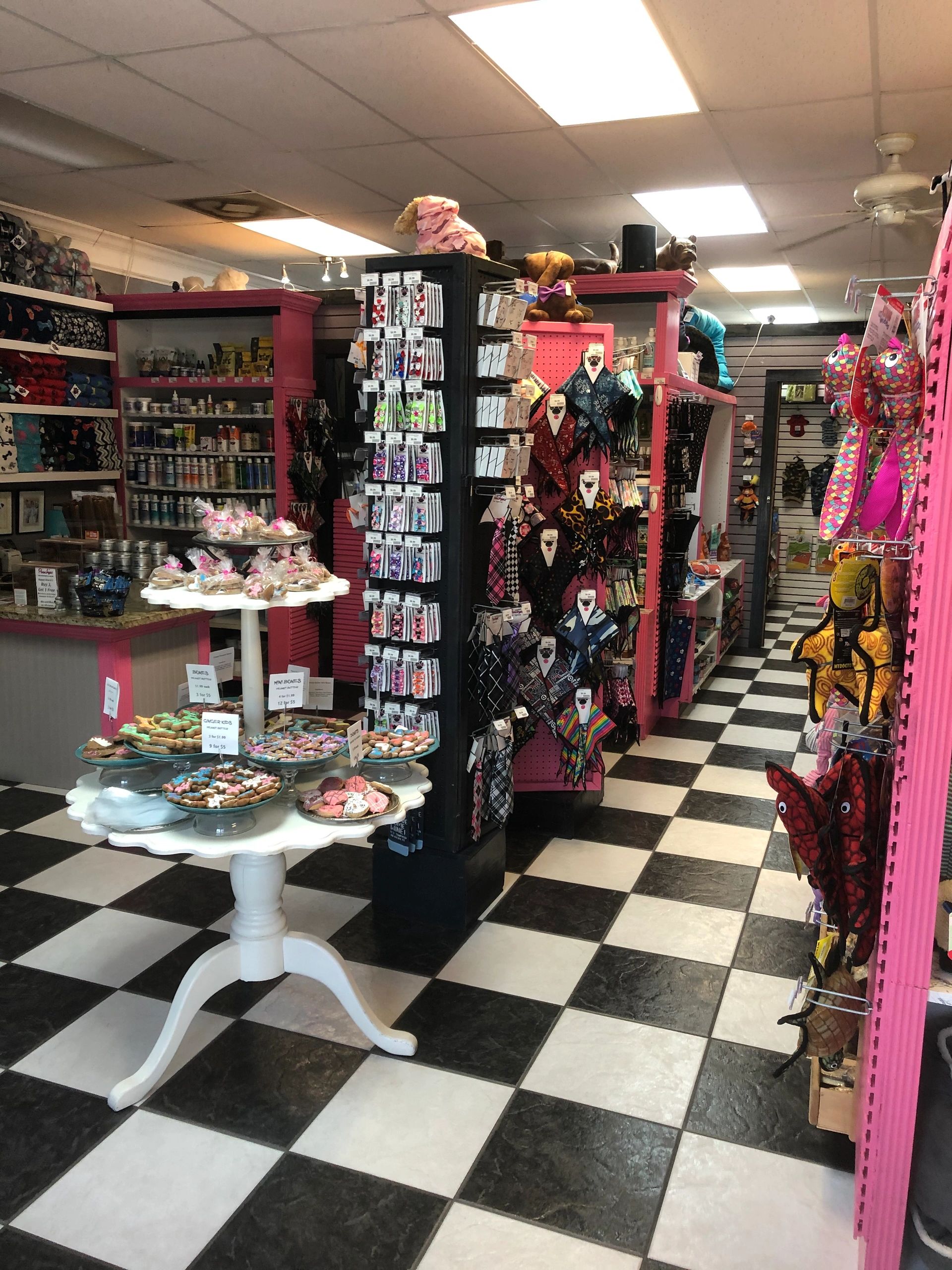 Poochies Pet Boutique & Salon