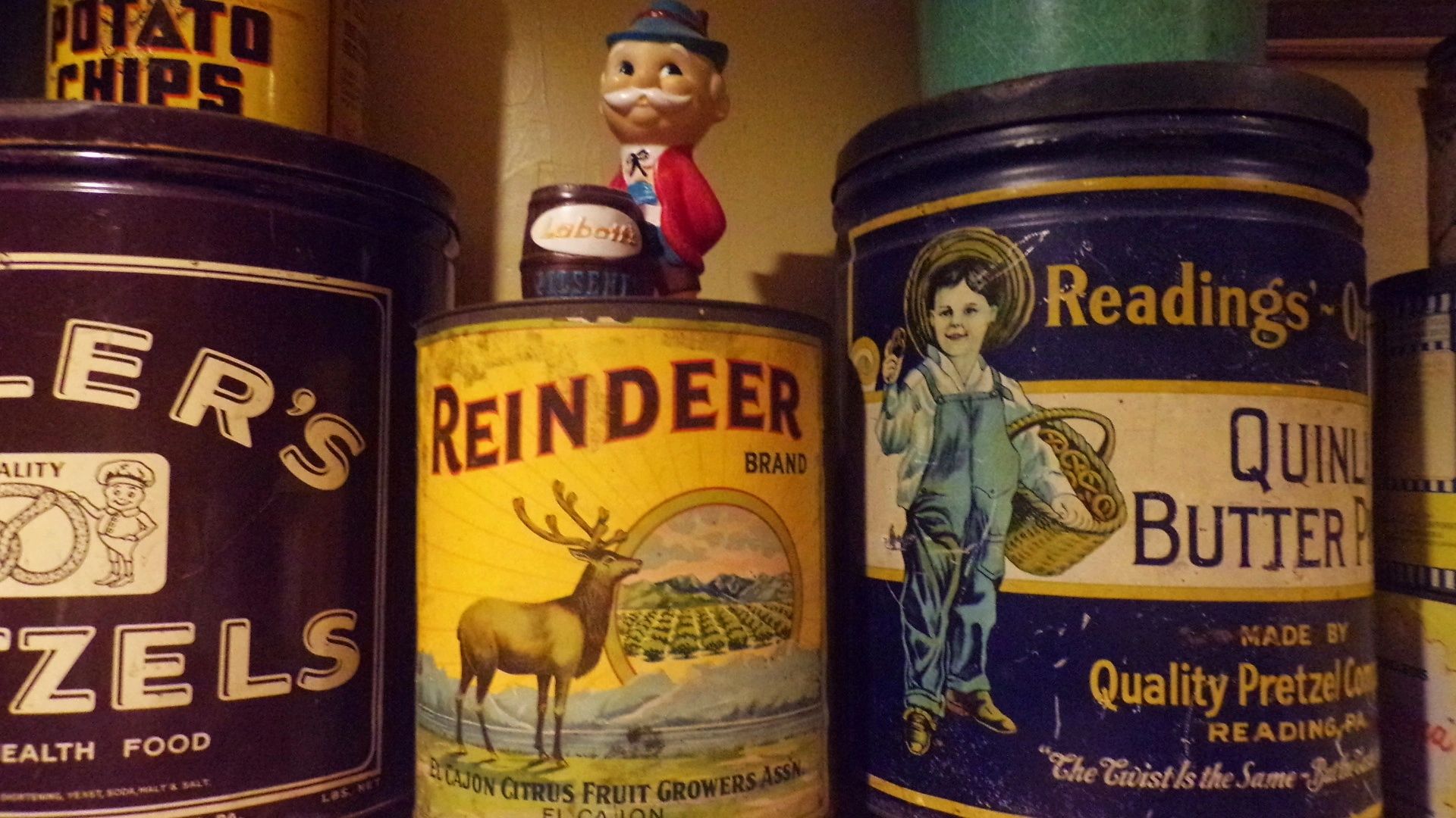 We buy collections of old snack tins, candy and snack cans. Email jefflebo@aol.com to sell yours.