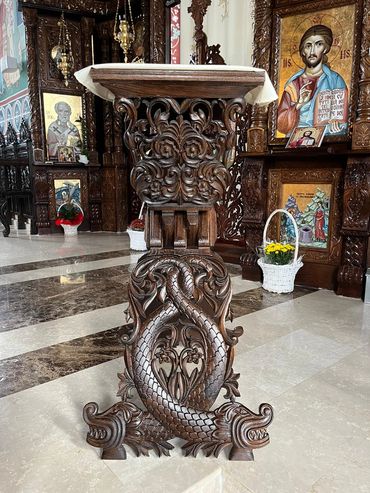 Iconostas bisericesc, Strană de cântăreț, Analog Sf. Evanghelie, Analog sculptat, strană sculptată.