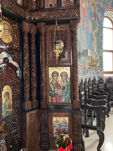 Catapeteasma pe rotund, catapeteasma frântă, catapeteasmă dreaptă, catapeteasmă din stejar masiv.