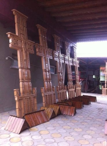 Troiță sculptată din stejar, Troiță bisericească, dulap veșmântar, proscomidiar, Balustradă, Sfeșnic