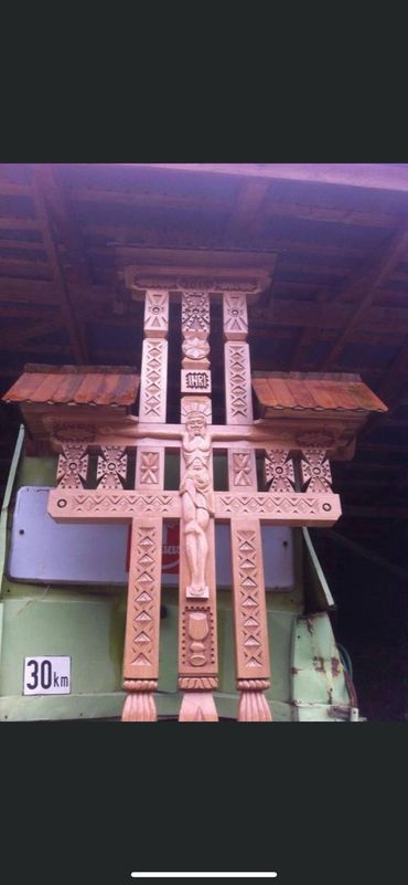 Troiță sculptată din stejar, Troiță bisericească, dulap veșmântar, proscomidiar, Balustradă, Sfeșnic