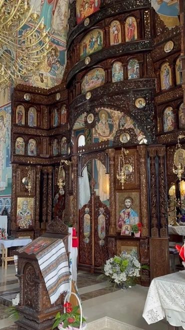 Catapeteasma pe rotund, catapeteasma frântă, catapeteasmă dreaptă, catapeteasmă din stejar masiv.