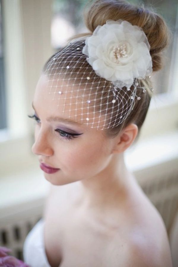 bride with birdcage facinator