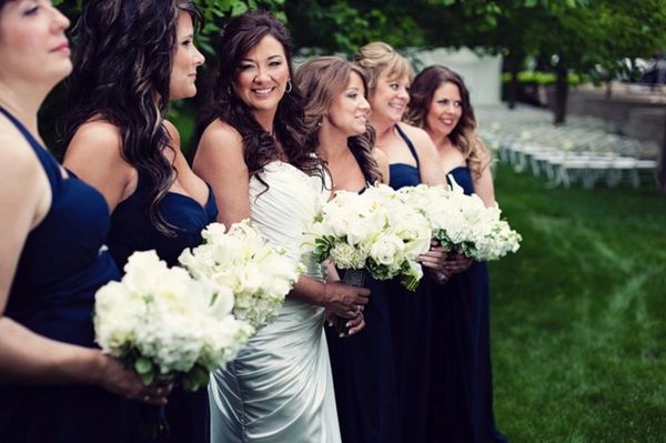 bridal party holding bouquets