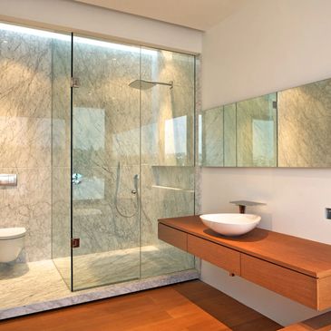 cancel de cristal, baño con canceles y espejos de cristal templado