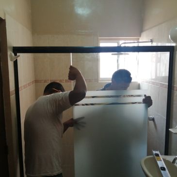 instalación de cancel vidrio templado con cristal grabado, cristal con serigrafía instaladores