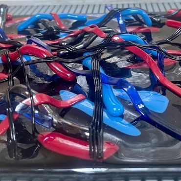 Side view of the piece to the left.