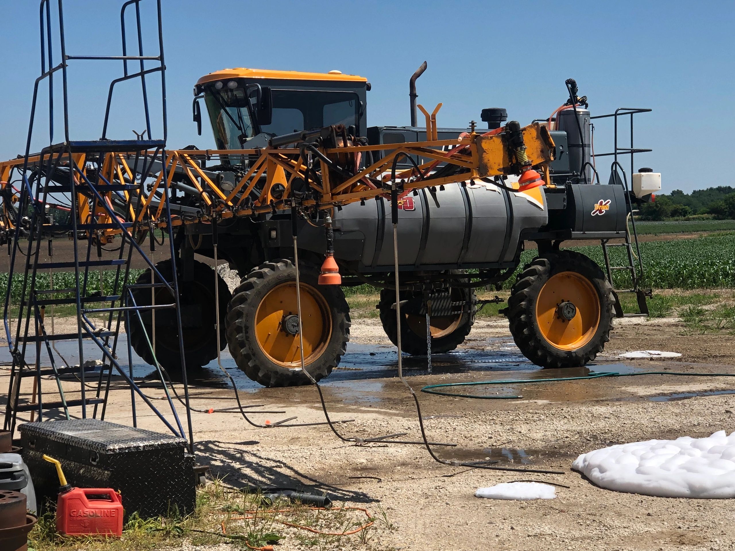 Hagie DTS 10 with High Clearance EZ-DROPS direct mounted to boom out to 60'