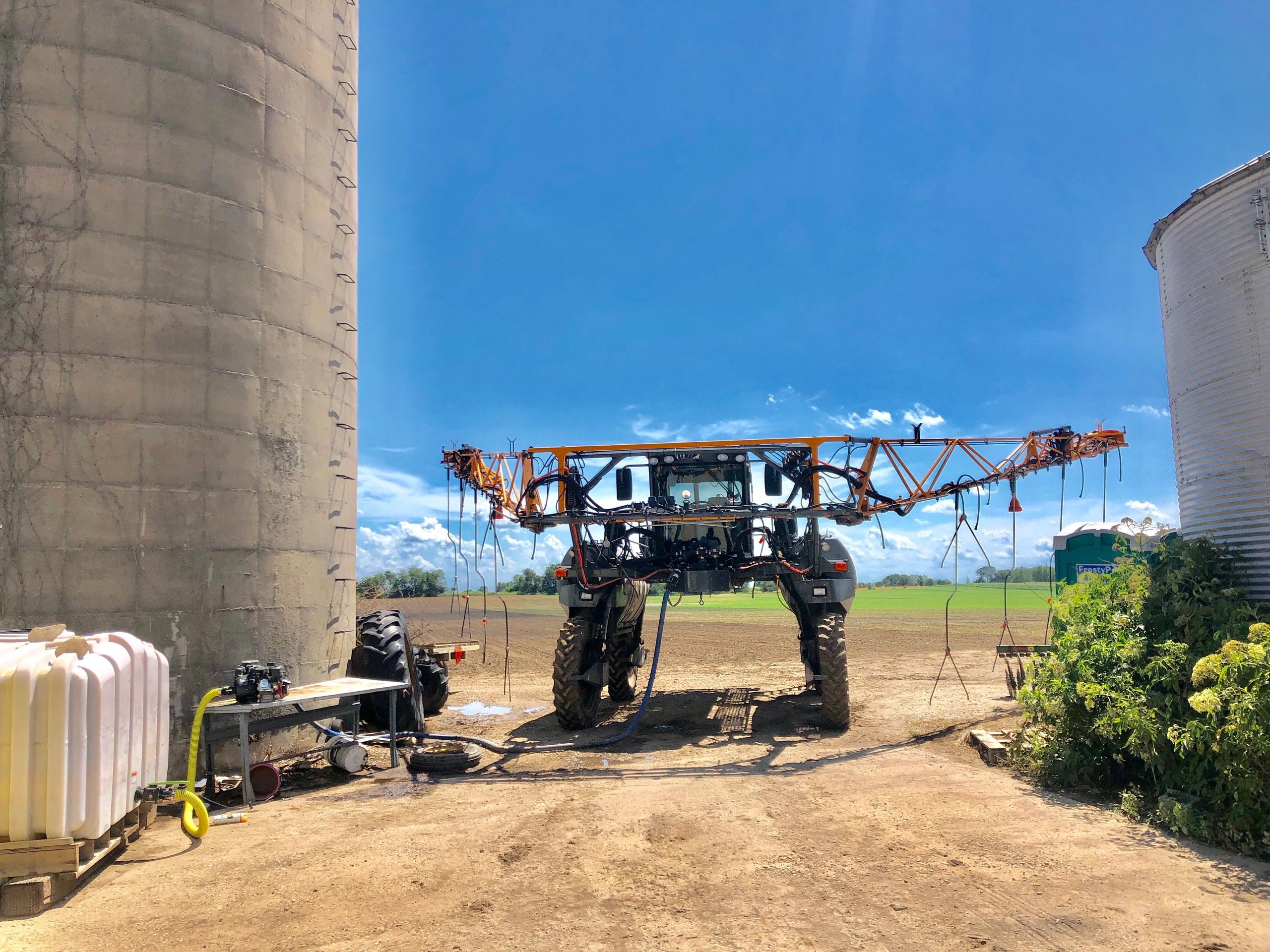 Hagie DTS 10 with High Clearance EZ-DROPS direct mounted to boom out to 60'