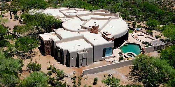 Luxury residential stucco home in Arizona featuring custom curved stucco walls by Sun State Stucco.