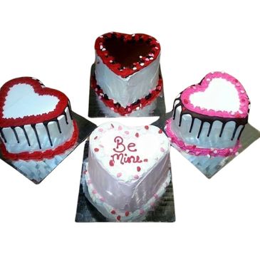 Savor our mini heart-shaped ice cream cakes, exclusively made without any cake. Perfectly sized to d