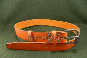 There are two types of belts which are worn over the gimnasterka but you only need to get one.