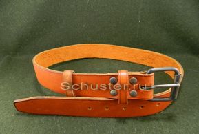 There are two types of belts which are worn over the gimnasterka but you only need to get one.