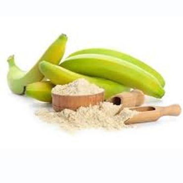 Green plantains with plantain flour and wooden scoops.