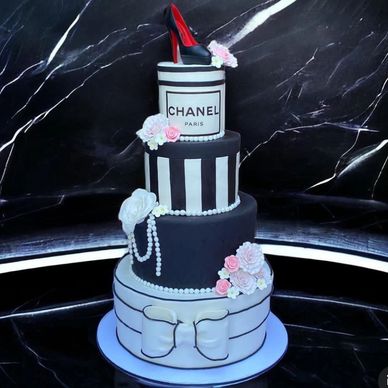 Have an specific themed or design in mind? Click below for information on our Custom Cakes!