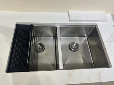 Stainless steel matrix workstation sink